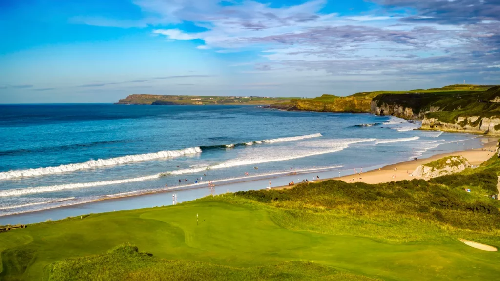 Dunluce Lodge: Un Paradiso a Portrush D lungo la strada costiera, vicino alla spiaggia di White...