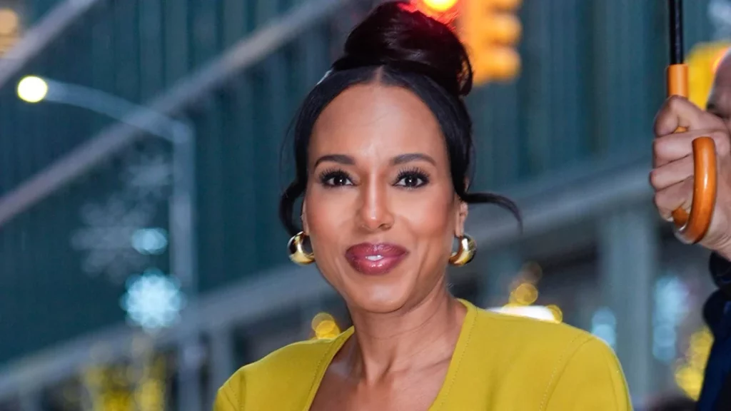 Kerry Washington incanta in giallo senape: un trend di colore da non perdere.