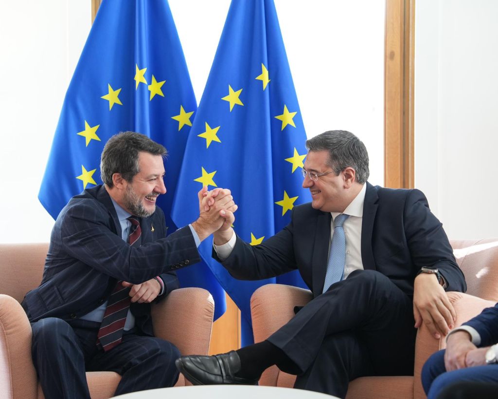 Ponte sullo Stretto: Bruxelles appoggia il progetto, dialogo serrato tra Salvini e il commissario Ue