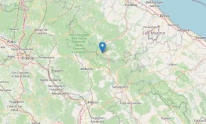 Sciame sismico colpisce la notte tra Romagna e Toscana: intensità e ripercussioni.