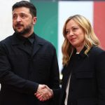 Il presidente ucraino Volodymyr Zelensky ha incontrato la presidente del Consiglio italiano, Giorgia...