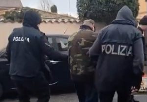 Romano 50enne arrestato dopo due rapine in cinque giorni con un’accetta.