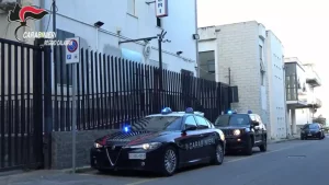 Giovane in terapia intensiva dopo colpo accidentale; arrestato l’amico per negligenza.