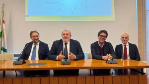 Capodanno in Puglia: Emiliano promette supporto ai comuni per festeggiamenti straordinari.