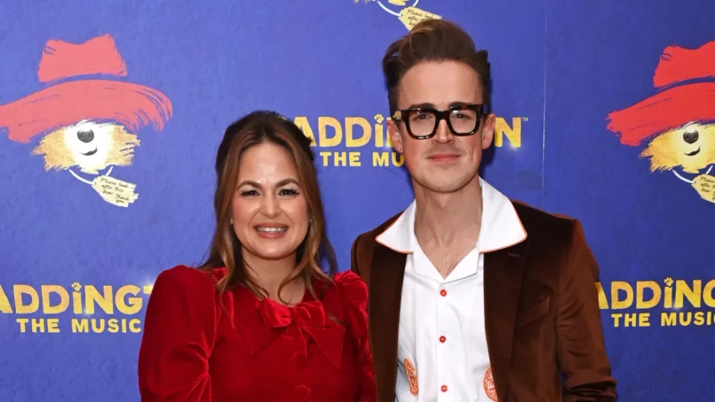 Giovanna Fletcher sfoggia un vestito rosso in velluto Sixties di un brand amato dalle celebrità.