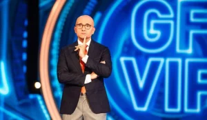 Alfonso Signorini indagato a Milano per estorsione e violenza sessuale: le ultime notizie.