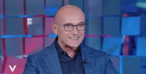 Alfonso Signorini si autosospende da Mediaset dopo le accuse di Fabrizio Corona.