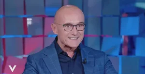 Alfonso Signorini si autosospende da Mediaset dopo le accuse di Fabrizio Corona.