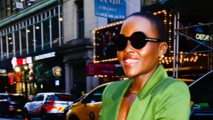 Look Festivo: Ispirati allo Stile di Lupita Nyong'o In questo periodo dell'anno, il mio guardaroba...