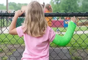 Che cos’è una frattura? Una frattura è una rottura di un osso, che può verificarsi in diverse forme...