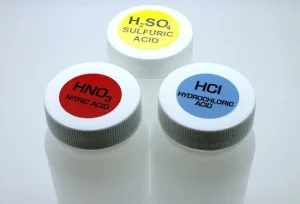 Gli acidi sono composti chimici fondamentali con molteplici usi in campo medico, industriale e...