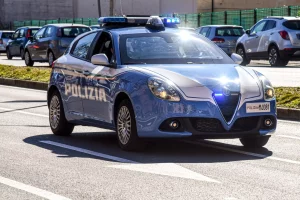 Rapina Ardita in Autostrada: Un Colpo da Due Milioni REGGIO CALABRIA (ITALPRESS) – Una rapina audace...