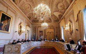 Green pass obbligatorio per lavoratori: tutela dei fragili e assenze giustificate secondo la Consulta.