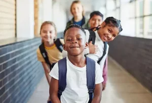 Le 8 fasi della vita secondo Erikson: sviluppo e crescita personale spiegati chiaramente