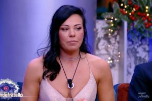 Ilaria De Bianchi, figlia di Francesca Carrara, sorprende la madre al Grande Fratello 2025 per...