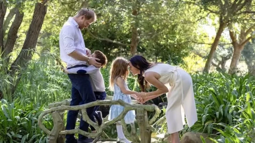 Un Momento di Intimità per Harry e Meghan Lo scatto condiviso sul profilo Instagram ufficiale di...