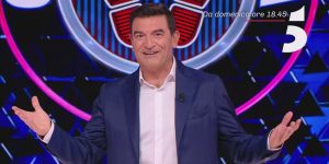 Max Giusti guida “Caduta Libera” e “The Wall” su Canale 5: date e orari ufficiali