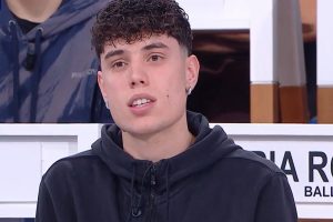 Riccardo Stimolo si scusa pubblicamente ad Amici 25 per i post scritti a 16 anni: cosa ha detto e...