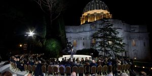 Roberto Benigni torna sulle scene televisive con un evento straordinario, pensato per celebrare in...