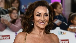 Shirley Ballas e il suo look da sogno per il risultato di Strictly Come Dancing Shirley Ballas ha...