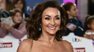 Shirley Ballas e il suo look da sogno per il risultato di Strictly Come Dancing Shirley Ballas ha...