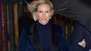 Il Look Elegante di Zara Tindall al Concerto di Natale Zara Tindall ha fatto la sua apparizione al...