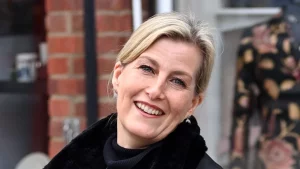 Duchessa Sophie: come indossare un gilet elegante per un inverno raffinato.