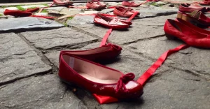 Scandalo al liceo di Lucca: scritte offensive trovate nel bagno, la preside interviene subito