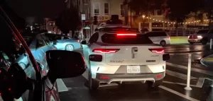 Interruzione del Servizio Robotaxi di Waymo a San Francisco Waymo ha sospeso il suo servizio di...