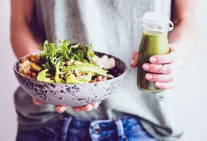 Le vitamine del gruppo K sono essenziali per varie funzioni biologiche, incluse la coagulazione del...