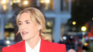 Kate Winslet Brilla al Concerto di Natale Kate Winslet ha mostrato di essere perfettamente in...
