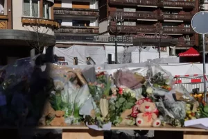 Genova piange Emanuele Galeppini, vittima della strage di Crans-Montana: un commovente addio.