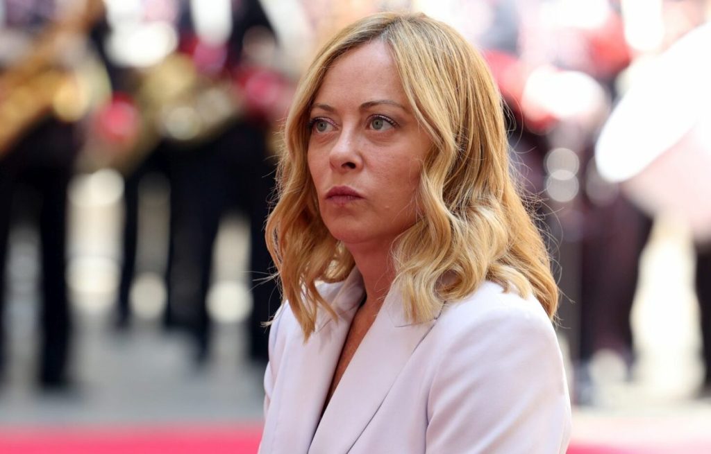 Meloni: “Intervento difensivo legittimo contro chi sostiene il narcotraffico in Venezuela”