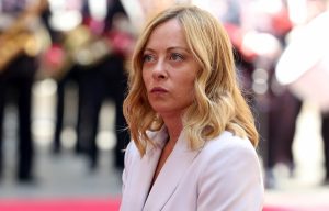 Meloni: “Intervento difensivo legittimo contro chi sostiene il narcotraffico in Venezuela”