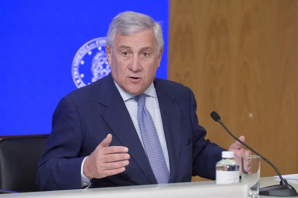 Tajani: Eliminiamo le incompatibilità per aumentare i medici nel Servizio Sanitario Nazionale