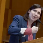 Meloni, attenta a Trump, dimostra la sua subalternità nelle relazioni internazionali.