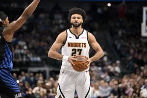 Spurs trionfano sui Knicks, Denver vince senza Jokic all’esordio stagionale.