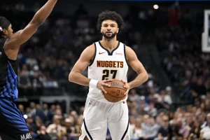 Spurs trionfano sui Knicks, Denver vince senza Jokic all’esordio stagionale.