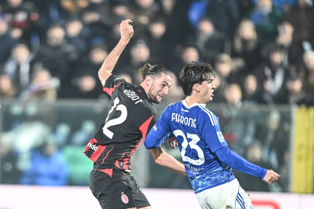 Rabiot segna e guida il Milan al trionfo 3-1 contro il Como al Sinigaglia.