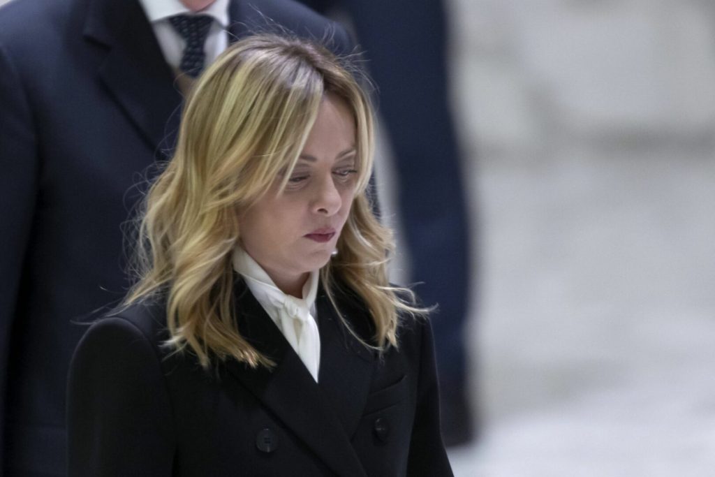 Meloni: “Shoah, abisso della storia. Condanniamo il fascismo e le leggi razziali italiane.”