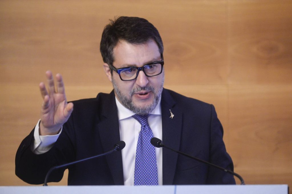 Salvini: “Voto immediato su norme contro baby gang e divieto di coltelli”