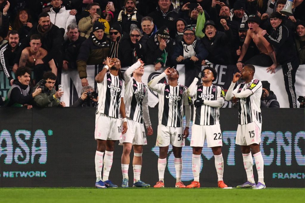 Juve supera il Napoli 3-0: gol di David, Yildiz e Kostic. Grande vittoria!