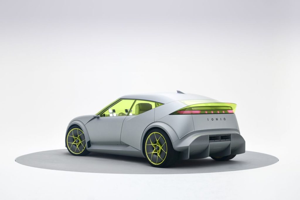 Hyundai IONIQ 3: la nuova frontiera delle berline elettriche compatte disponibile ora.