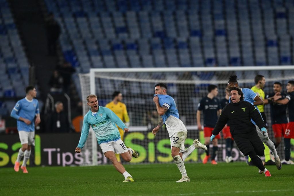 Lazio trionfa 3-2 contro il Genoa con un rigore decisivo di Cataldi nel recupero.