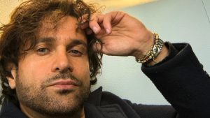 Alessio Pilli Stella esprime affetto per Barbara De Santi e riflette sull’amore autentico.