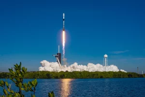 SpaceX ottiene l’approvazione FCC per lanciare 7.500 nuovi satelliti Starlink.