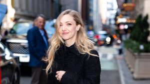 Scopri la nuova tendenza denim per la primavera 2026 con il sostegno di Amanda Seyfried!