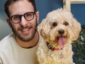 Chico, il cane che porterà la fiaccolo alle Olimpiadi di Milano-Cortina