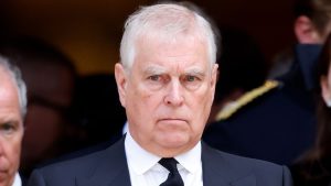 Prince Andrew pronto a lasciare Royal Lodge: voci si intensificano su imminente abbandono.