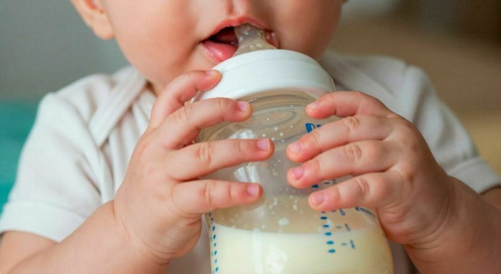 Nestlé ritira latte per neonati in Europa, incluso l’Italia: problema con un ingrediente.